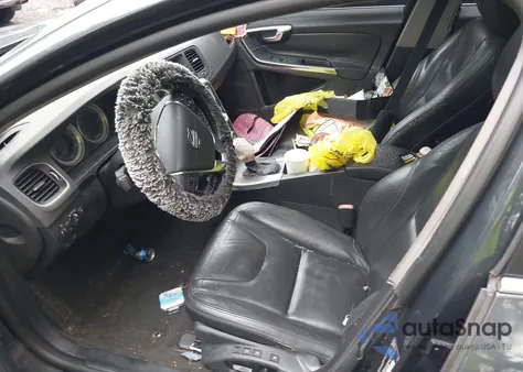 2013 Volvo S60 T5/T5 Platinum/T5 Premier/T5 Premier Plus z USA, uszkodzony, nr VIN YV1612FH2D2186371